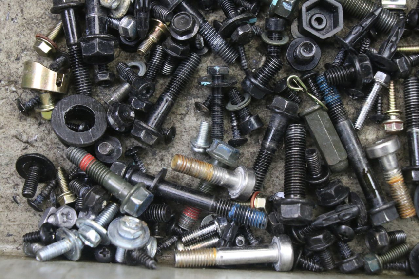 photo de TORNILLOS PEUGEOT TWEET 4T 50 (2023 - 2025) - Otra perspectiva