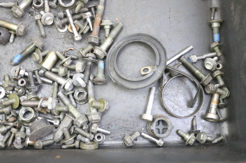 photo de BOLSA DE TORNILLERÍA TORNILLO PEUGEOT TWEET 4T 50 (2018 - 2022) - Otra perspectiva