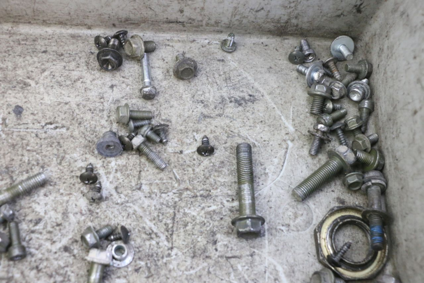 photo de BOLSA DE TORNILLERÍA TORNILLO PEUGEOT TWEET 4T 50 (2018 - 2022) - Otra perspectiva