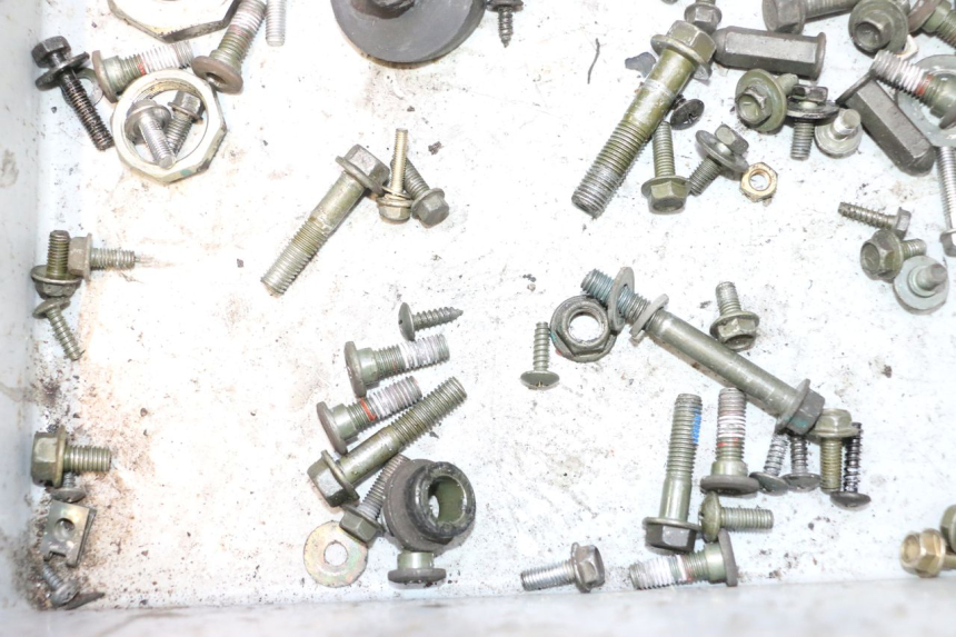 photo de BOLSA DE TORNILLERÍA TORNILLO PEUGEOT TWEET 4T 50 (2018 - 2022) - Otra perspectiva