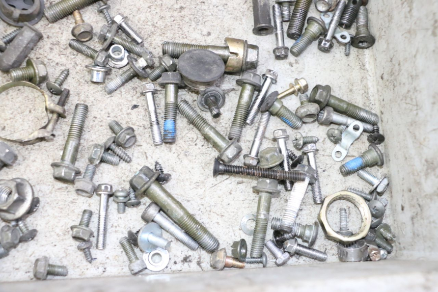 photo de TORNILLOS PEUGEOT TWEET PRO CARGO 50 (2018 - 2022) - Otra perspectiva