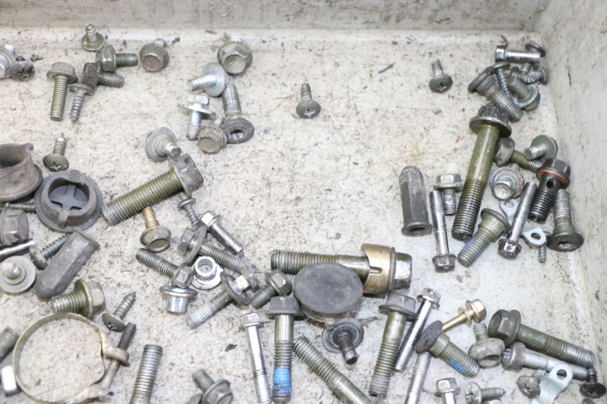 photo de TORNILLOS PEUGEOT TWEET PRO CARGO 50 (2018 - 2022) - Primer plano técnico