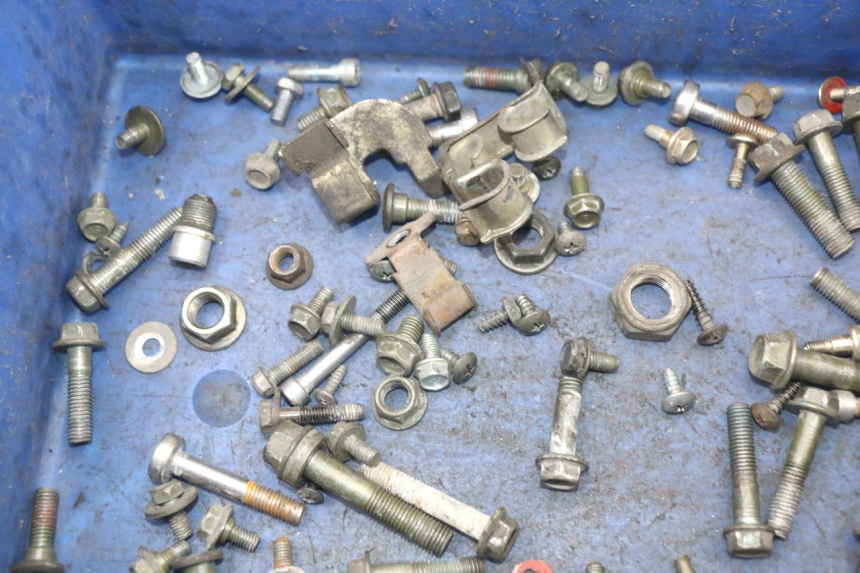 photo de BOLSA DE TORNILLERÍA TORNILLO PEUGEOT TWEET 125 (2018 - 2021) - Detalle de la pieza