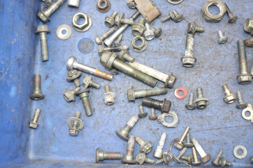 photo de BOLSA DE TORNILLERÍA TORNILLO PEUGEOT TWEET 125 (2018 - 2021) - Otra perspectiva