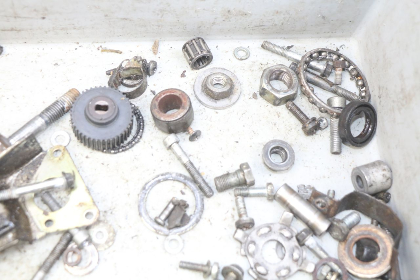 photo de BOLSA DE TORNILLERÍA TORNILLO PIAGGIO TYPHOON 50 (1993 - 1999) - Otra perspectiva