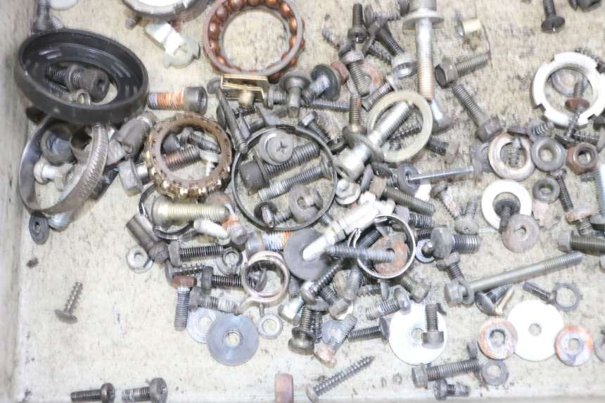 photo de BOLSA DE TORNILLERÍA TORNILLO SUZUKI UH BURGMAN 125 (2002 - 2006) - Zoom estado de uso