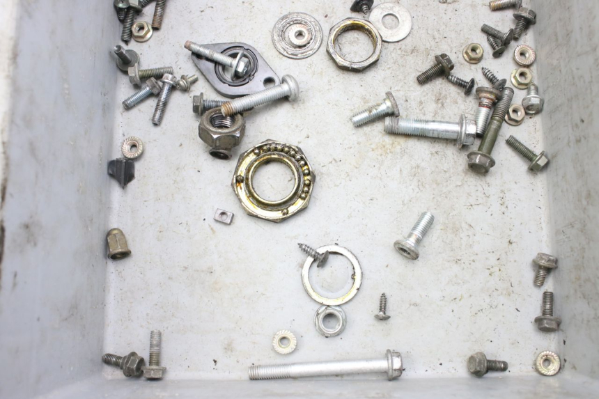 photo de BOLSA DE TORNILLERÍA TORNILLO PEUGEOT V-CLIC VCLIC 50 (2007 - 2013) - Otra perspectiva