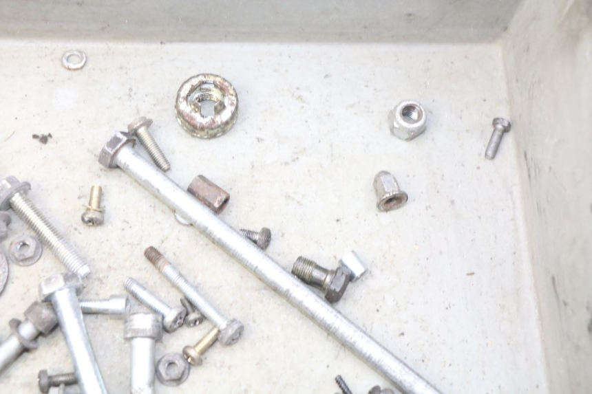 photo de BOLSA DE TORNILLERÍA TORNILLO PIAGGIO VESPA LX 125 (2005 - 2010) - Otra perspectiva