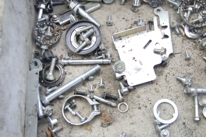 photo de BOLSA DE TORNILLERÍA TORNILLO HONDA VISION NSC R 50 (2013 - 2015) - Zoom estado de uso