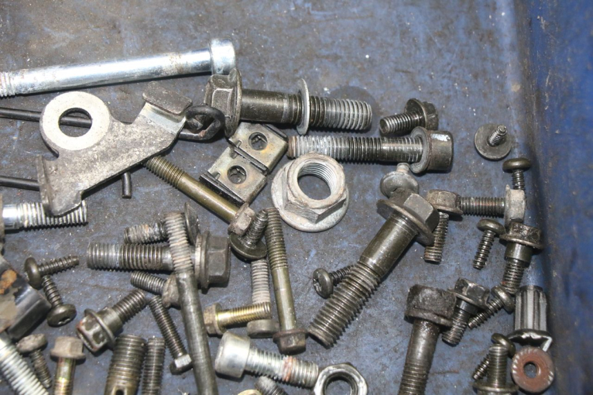 photo de BOLSA DE TORNILLERÍA TORNILLO PEUGEOT VIVACITY NEW 2T 50 (2008 - 2017) - Zoom estado de uso