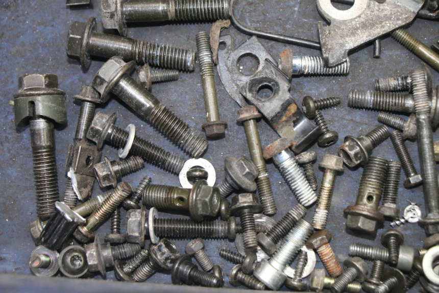 photo de BOLSA DE TORNILLERÍA TORNILLO PEUGEOT VIVACITY NEW 2T 50 (2008 - 2017) - Otra perspectiva