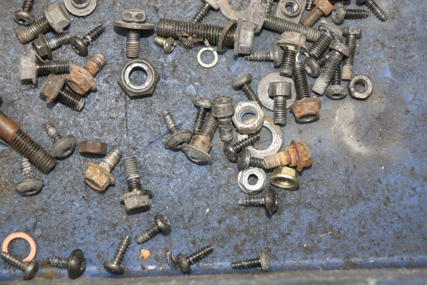 photo de BOLSA DE TORNILLERÍA TORNILLO PEUGEOT VIVACITY NEW 4T 50 (2008 - 2017) - Primer plano técnico