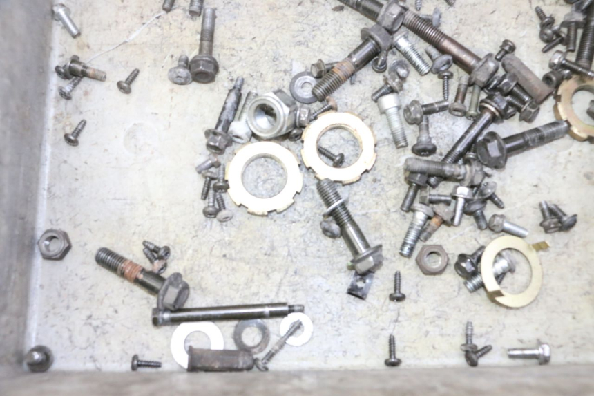 photo de BOLSA DE TORNILLERÍA TORNILLO PEUGEOT VIVACITY NEW 4T 50 (2008 - 2017) - Zoom estado de uso