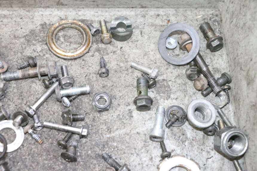 photo de BOLSA DE TORNILLERÍA TORNILLO PEUGEOT VIVACITY NEW 4T 50 (2008 - 2017) - Otra perspectiva