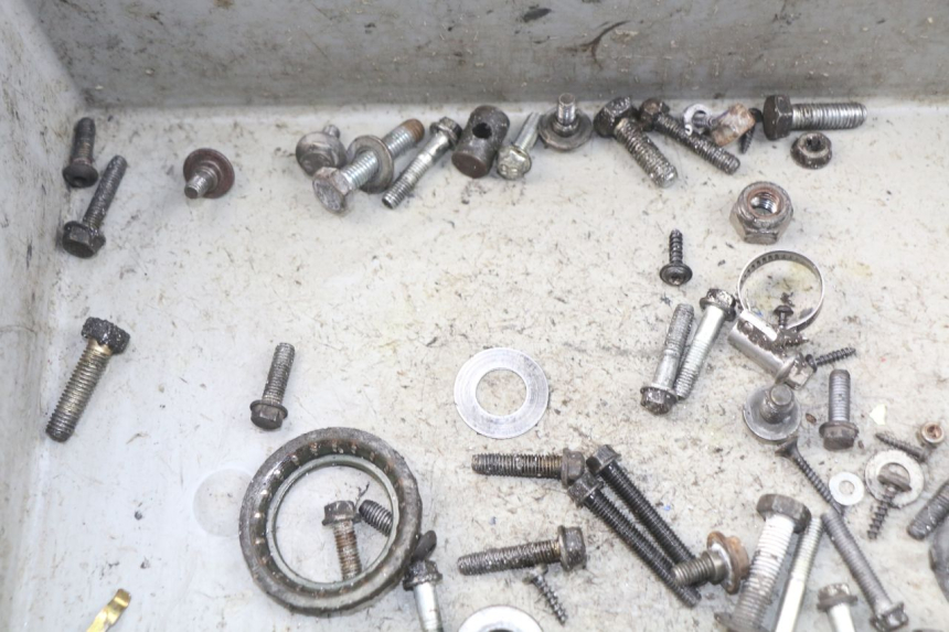 photo de BOLSA DE TORNILLERÍA TORNILLO PEUGEOT VIVACITY 50 (2004 - 2009) - Otra perspectiva