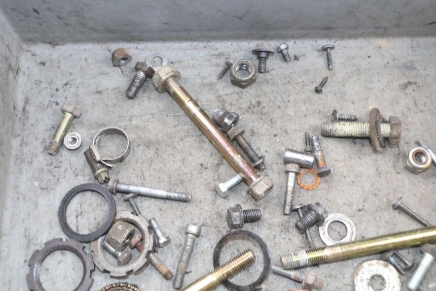 photo de BOLSA DE TORNILLERÍA TORNILLO PEUGEOT VIVACITY 50 (1998 - 2003) - Otra perspectiva