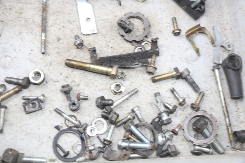 photo de BOLSA DE TORNILLERÍA TORNILLO PEUGEOT VIVACITY 50 (2004 - 2009) - Zoom estado de uso