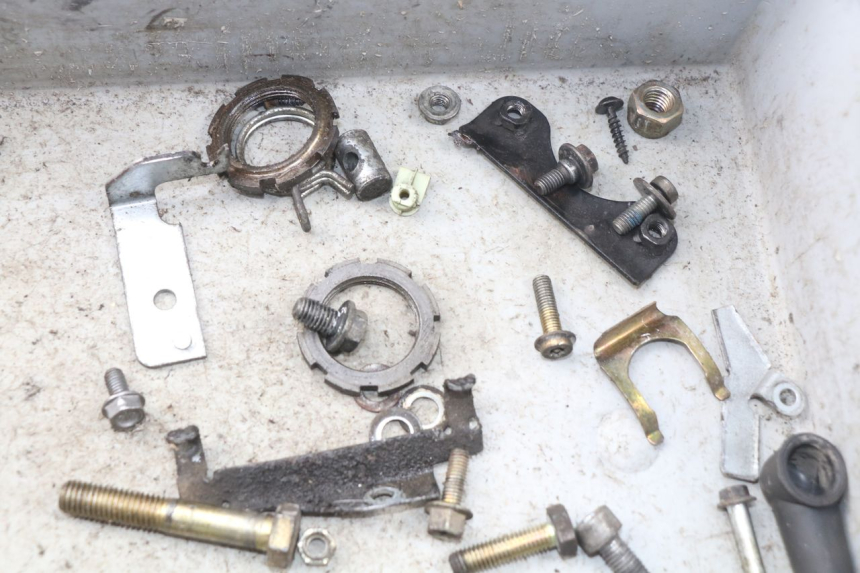 photo de BOLSA DE TORNILLERÍA TORNILLO PEUGEOT VIVACITY 50 (2004 - 2009) - Otra perspectiva