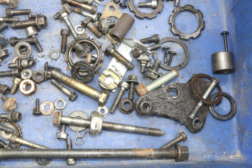 photo de BOLSA DE TORNILLERÍA TORNILLO PEUGEOT VIVACITY 50 (2004 - 2009) - Zoom estado de uso