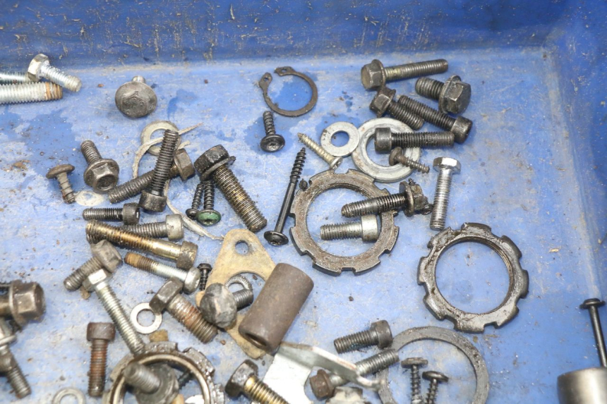 photo de BOLSA DE TORNILLERÍA TORNILLO PEUGEOT VIVACITY 50 (2004 - 2009) - Otra perspectiva