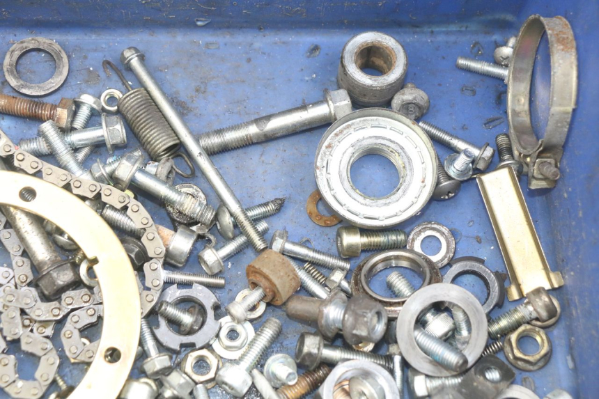 photo de BOLSA DE TORNILLERÍA TORNILLO DAELIM VJ ROADWIN FI 125 (2008 - 2017) - Otra perspectiva