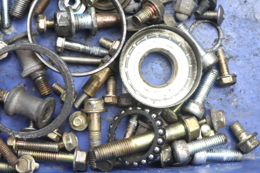 photo de TORNILLOS DAELIM VJ ROADWIN 125 (2004 - 2007) - Primer plano técnico