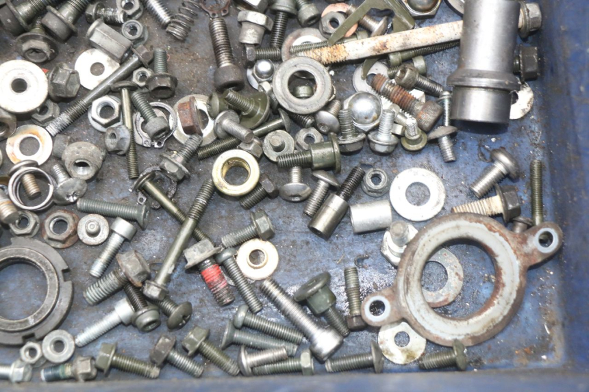 photo de TORNILLOS SUZUKI VL INTRUDER 125 (2004 - 2007) - Primer plano técnico