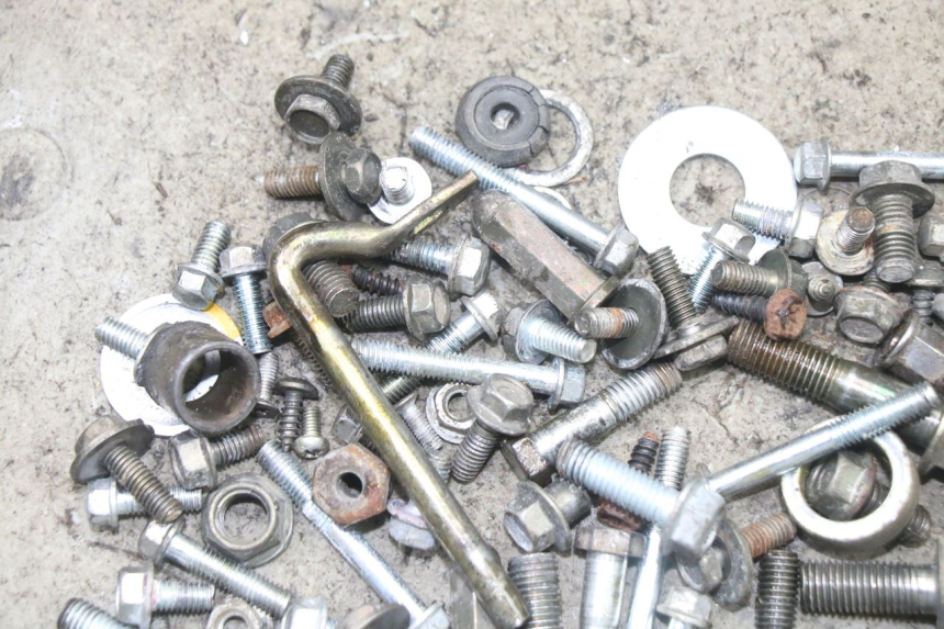 photo de BOLSA DE TORNILLERÍA TORNILLO VONROAD YIBEN 125 (2006 - 2010) - Detalle de la pieza