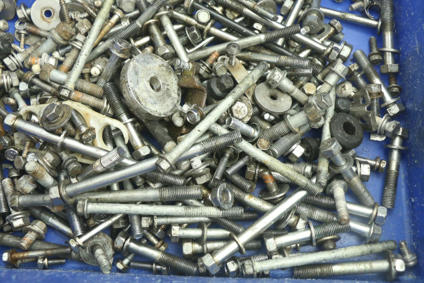 photo de TORNILLOS YAMAHA WAVE RUNNER GP R 1200 (2000 - 2003) - Primer plano técnico