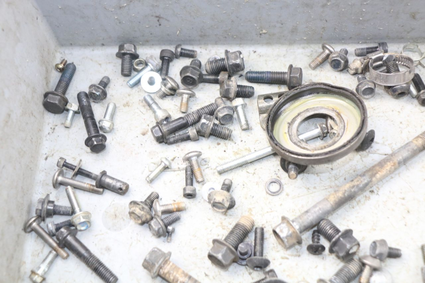 photo de TORNILLOS YAMAHA WR R 125 (2009 - 2017) - Primer plano técnico