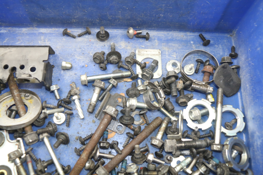 photo de TORNILLOS YAMAHA XMAX X-MAX ABS 125 (2014 - 2016) - Primer plano técnico