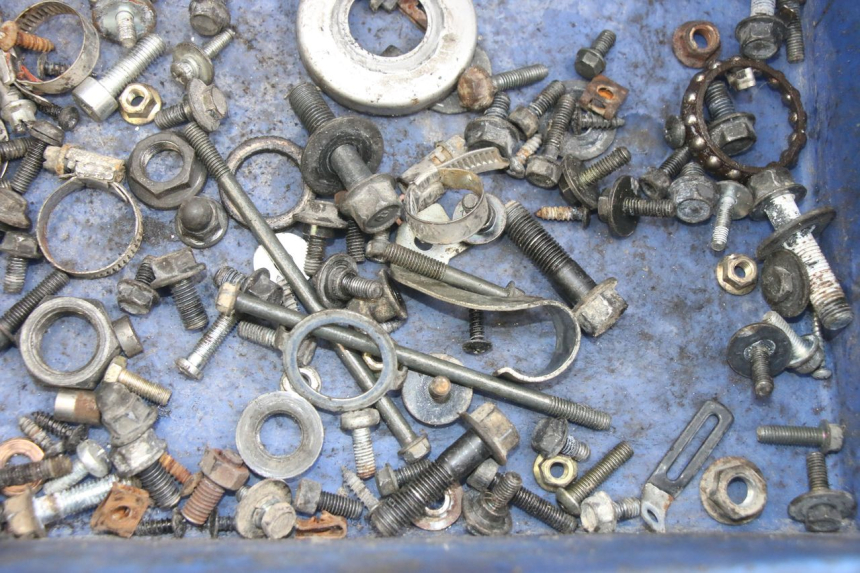 photo de BOLSA DE TORNILLERÍA TORNILLO YAMAHA X-MAX XMAX 250 (2006 - 2009) - Zoom estado de uso