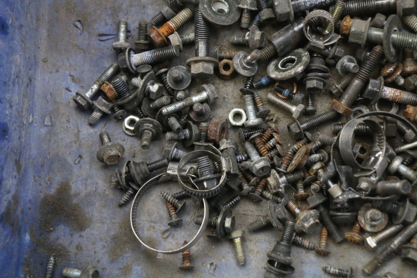 photo de BOLSA DE TORNILLERÍA TORNILLO YAMAHA XMAX X-MAX 125 (2006 - 2009) - Zoom estado de uso