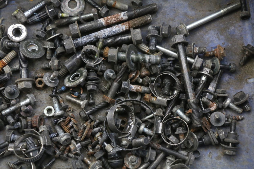 photo de BOLSA DE TORNILLERÍA TORNILLO YAMAHA XMAX X-MAX 125 (2006 - 2009) - Otra perspectiva