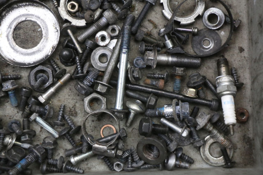 photo de BOLSA DE TORNILLERÍA TORNILLO YAMAHA X-MAX XMAX 125 (2010 - 2013) - Primer plano técnico