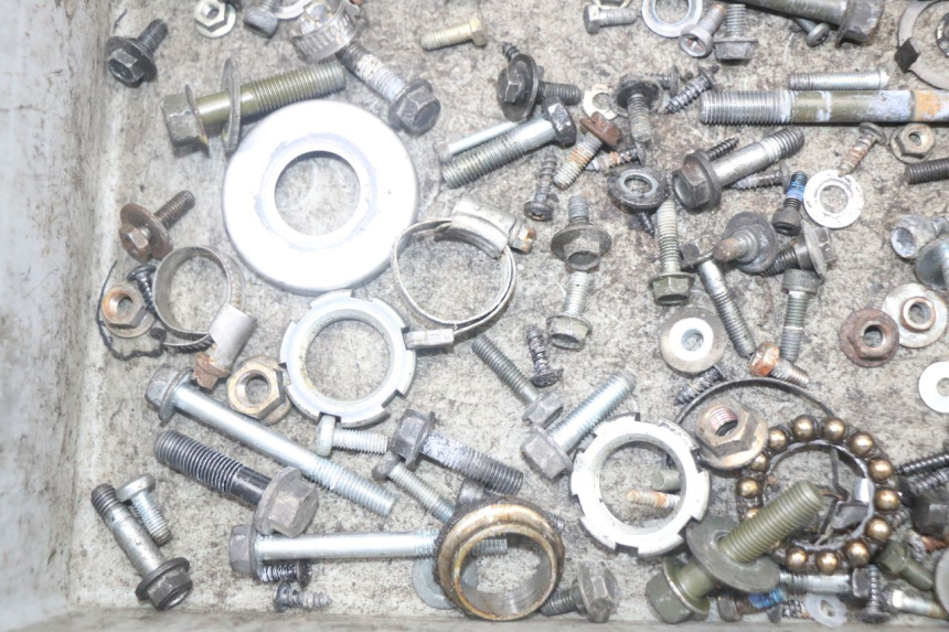 photo de BOLSA DE TORNILLERÍA TORNILLO YAMAHA XMAX X-MAX 125 (2006 - 2009) - Otra perspectiva