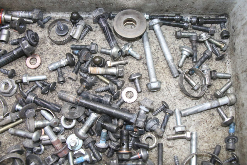 photo de BOLSA DE TORNILLERÍA TORNILLO YAMAHA X-MAX XMAX 125 (2010 - 2013) - Zoom estado de uso