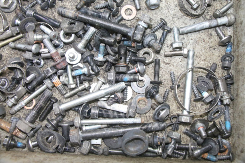 photo de BOLSA DE TORNILLERÍA TORNILLO YAMAHA X-MAX XMAX 125 (2010 - 2013) - Primer plano técnico