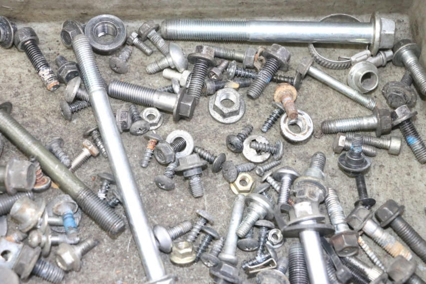 photo de BOLSA DE TORNILLERÍA TORNILLO YAMAHA X-MAX XMAX 125 (2010 - 2013) - Primer plano técnico