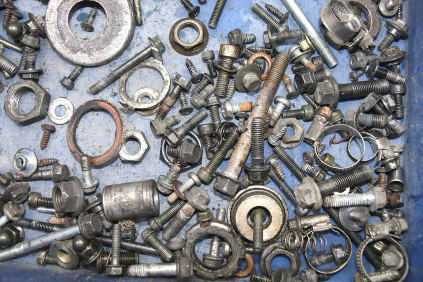 photo de BOLSA DE TORNILLERÍA TORNILLO YAMAHA XMAX X-MAX 125 (2006 - 2009) - Otra perspectiva