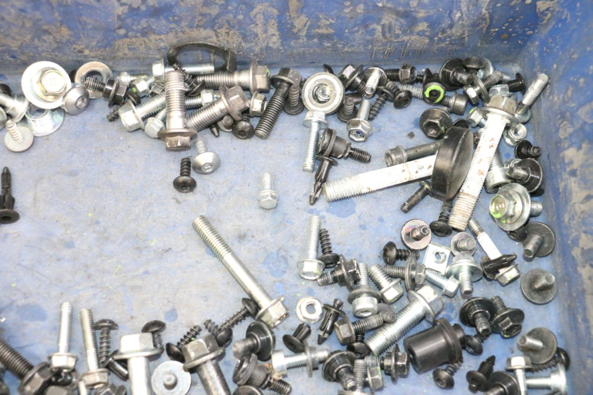 photo de TORNILLOS YAMAHA XMAX X-MAX 125 (2021 - 2025) - Otra perspectiva