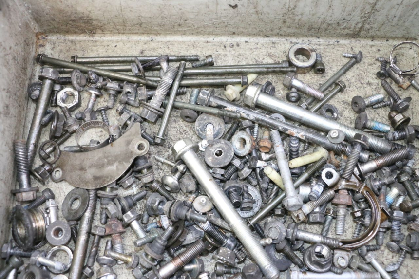 photo de BOLSA DE TORNILLERÍA TORNILLO YAMAHA X-MAX XMAX 125 (2010 - 2013) - Zoom estado de uso