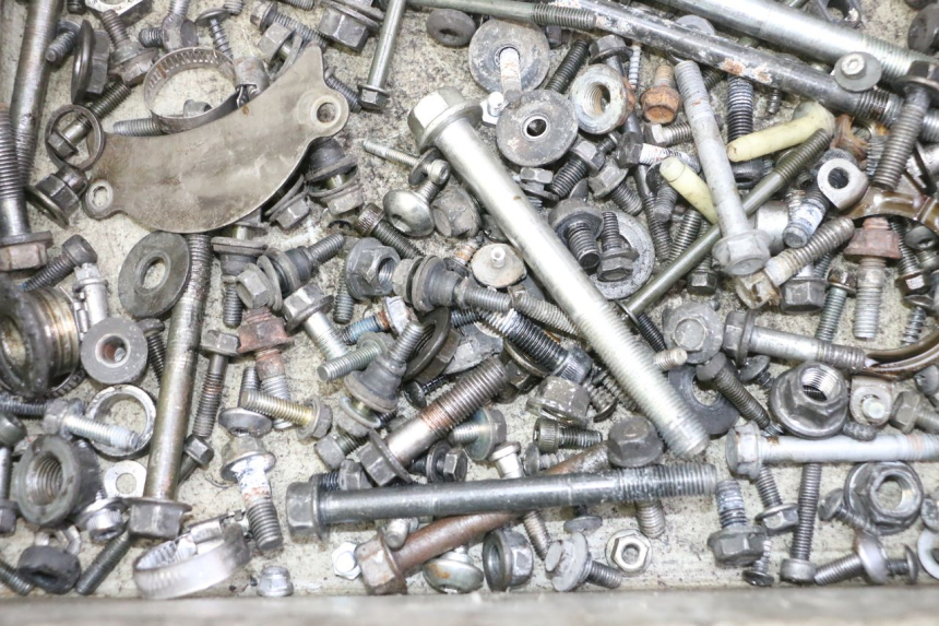 photo de BOLSA DE TORNILLERÍA TORNILLO YAMAHA X-MAX XMAX 125 (2010 - 2013) - Otra perspectiva