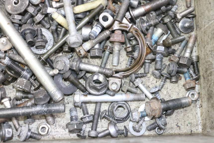 photo de BOLSA DE TORNILLERÍA TORNILLO YAMAHA X-MAX XMAX 125 (2010 - 2013) - Primer plano técnico