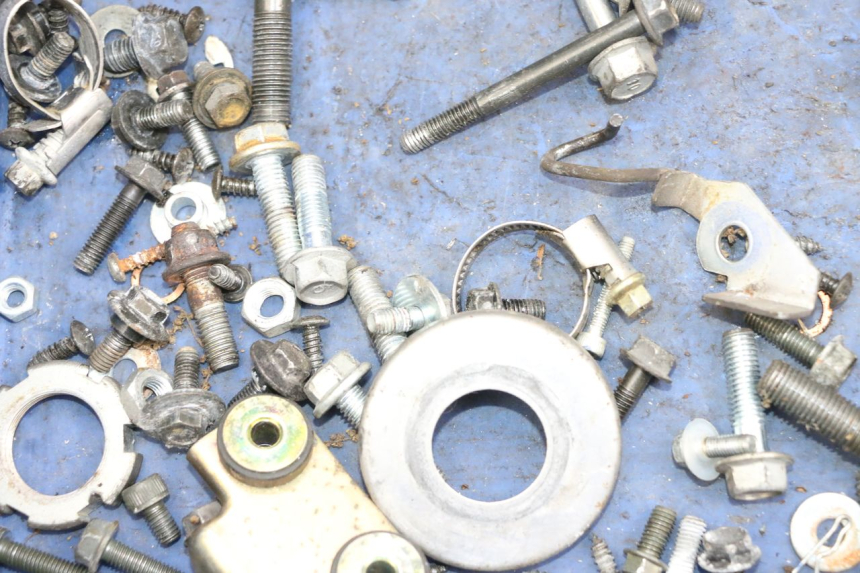 photo de BOLSA DE TORNILLERÍA TORNILLO YAMAHA XMAX X-MAX 125 (2006 - 2009) - Primer plano técnico