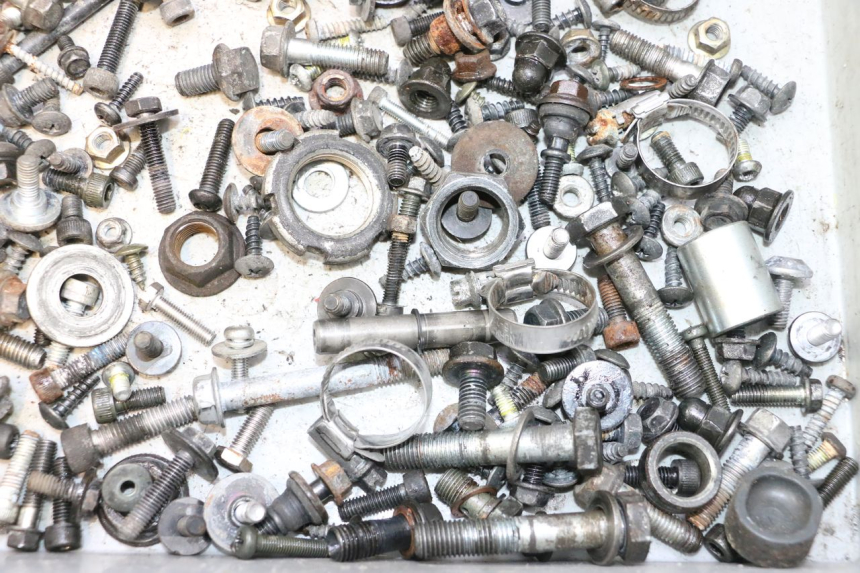 photo de BOLSA DE TORNILLERÍA TORNILLO YAMAHA X-MAX XMAX 125 (2010 - 2013) - Primer plano técnico