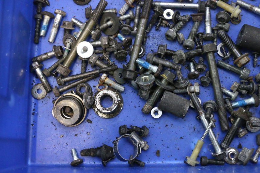 photo de BOLSA DE TORNILLERÍA TORNILLO YAMAHA XMAX X-MAX 125 (2006 - 2009) - Primer plano técnico