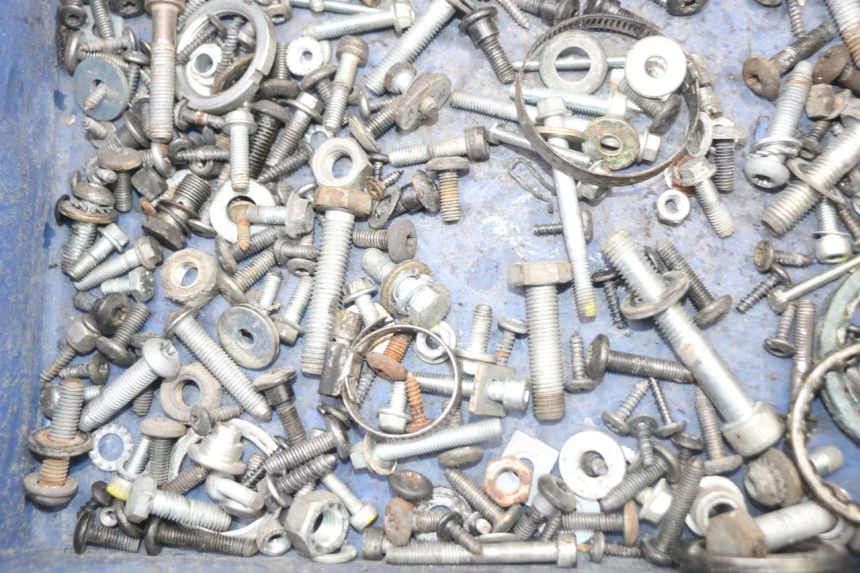 photo de BOLSA DE TORNILLERÍA TORNILLO PIAGGIO X10 125 (2012 - 2017) - Otra perspectiva