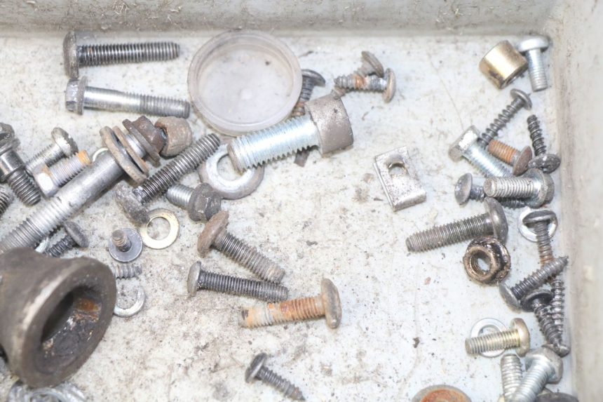 photo de BOLSA DE TORNILLERÍA TORNILLO PIAGGIO X8 125 (2004 - 2007) - Otra perspectiva