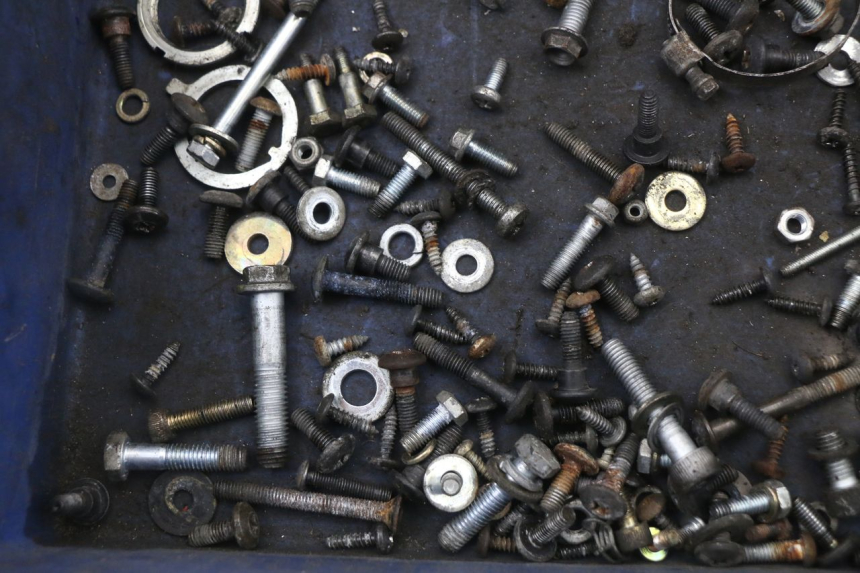 photo de BOLSA DE TORNILLERÍA TORNILLO PIAGGIO X8 125 (2004 - 2007) - Otra perspectiva